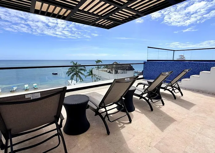 Beachfront Views Next To The Pier *
