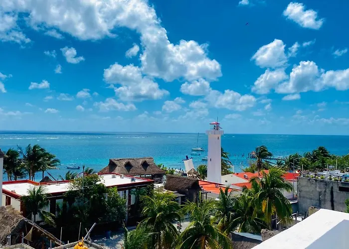 Beachfront Views Next To The Pier *